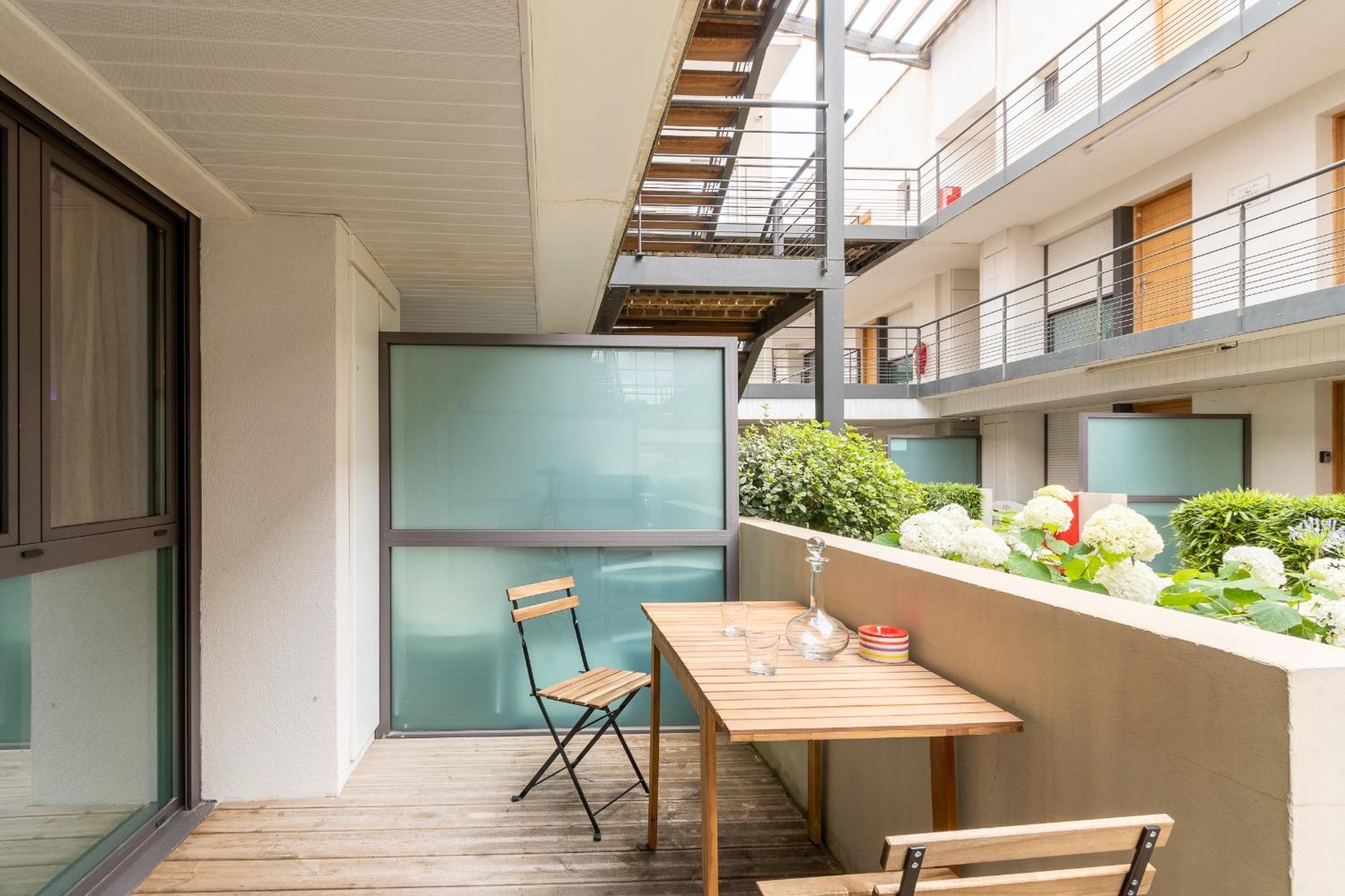 Le Petit Patio Fleuri Aparthotel Eguilles Bagian luar foto