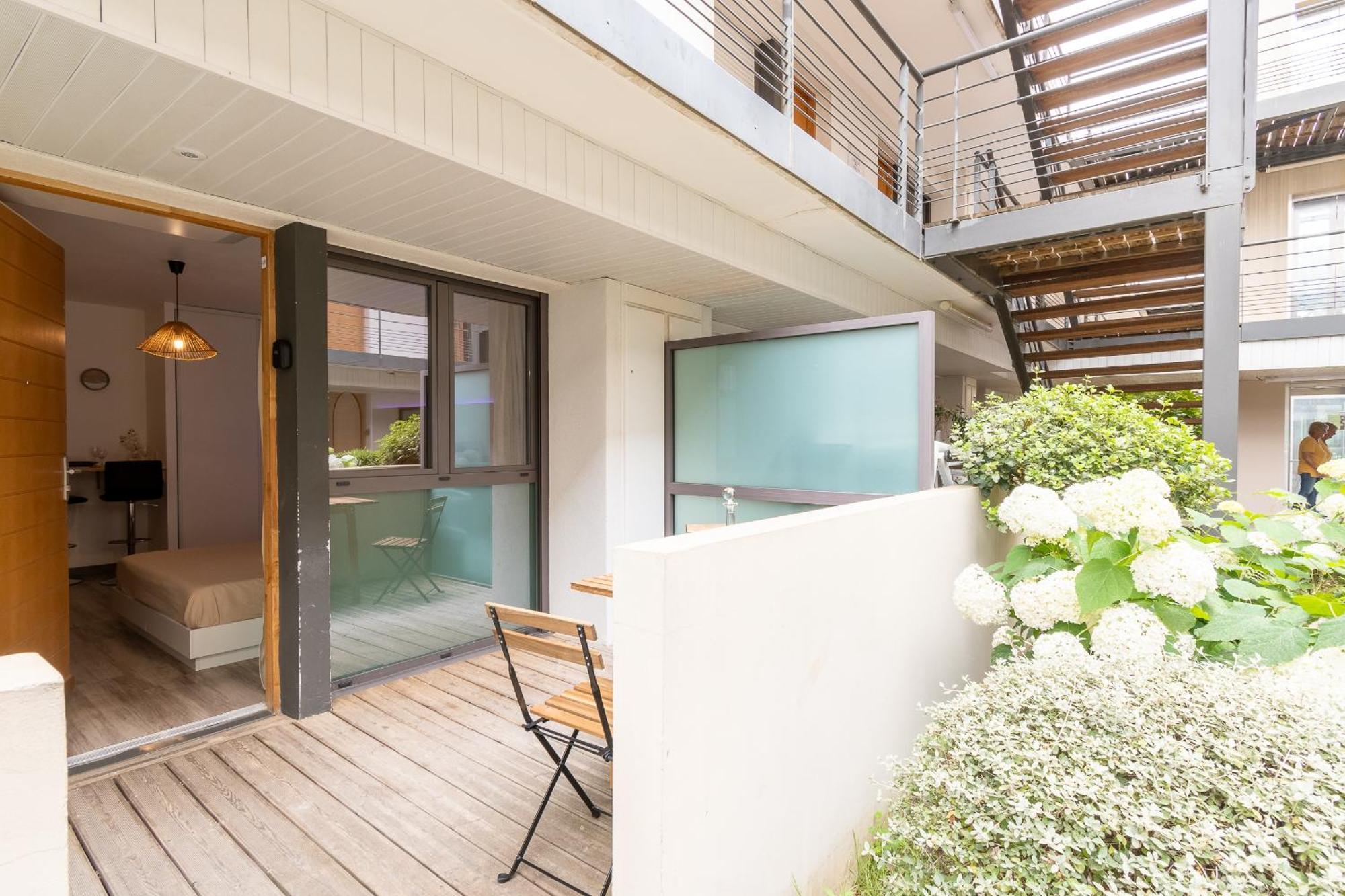 Le Petit Patio Fleuri Aparthotel Eguilles Bagian luar foto